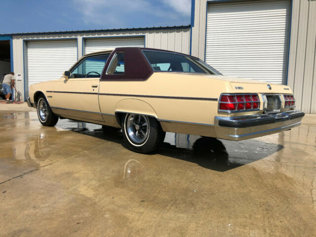 Pontiac Bonneville 1978 image number 2