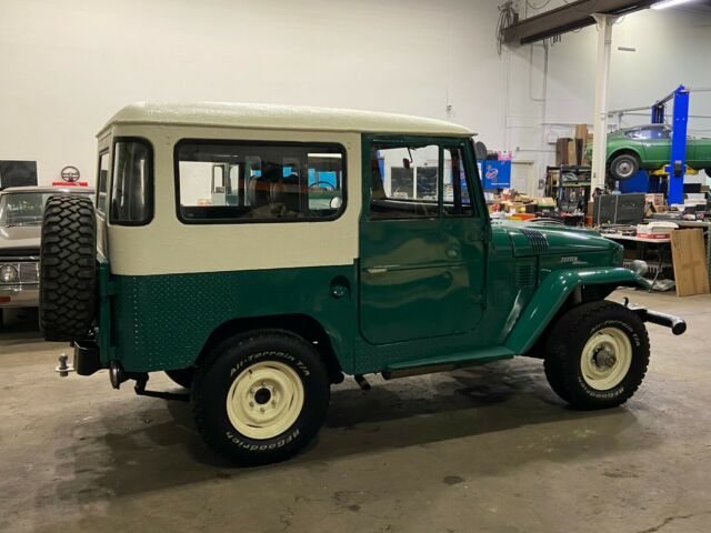 Toyota Land Cruiser 1969 image number 36