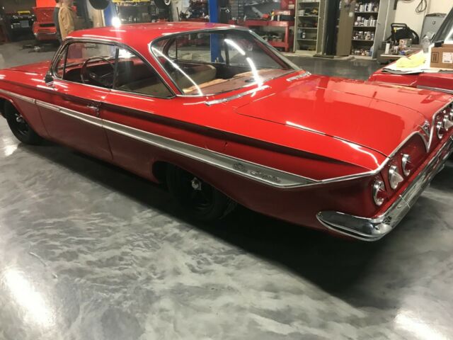 Chevrolet Impala 1961 image number 17
