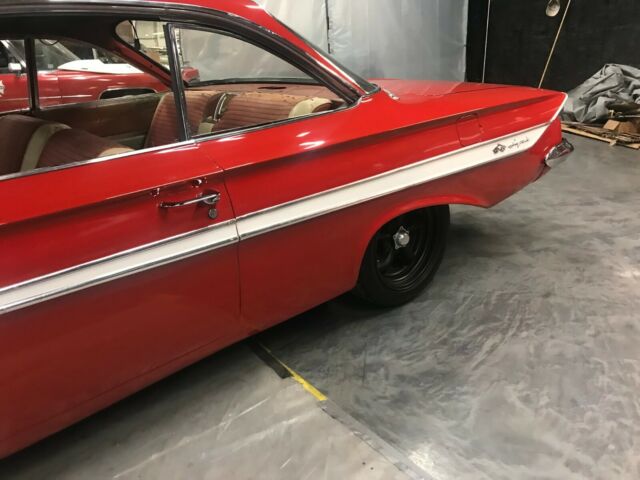Chevrolet Impala 1961 image number 27