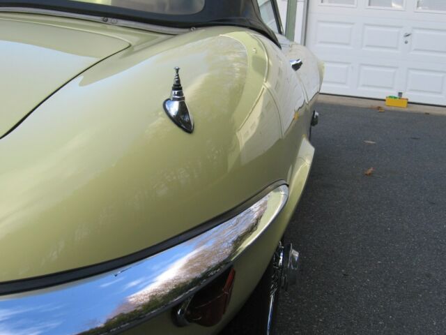 Jaguar E-Type 1972 image number 39
