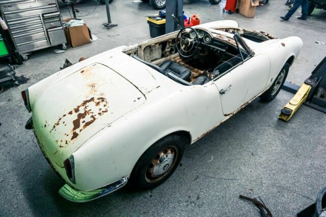 Alfa Romeo Spider 1963 image number 1