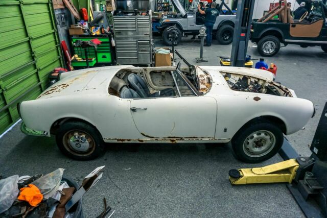 Alfa Romeo Spider 1963 image number 21