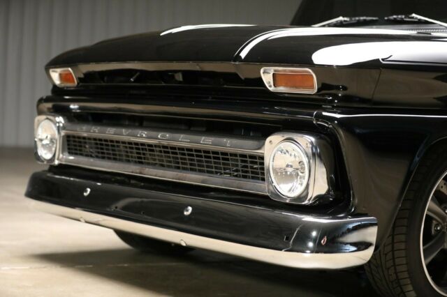 Chevrolet Suburban 1966 image number 27