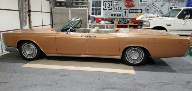 Lincoln Continental 1967 image number 1