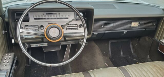 Lincoln Continental 1967 image number 12
