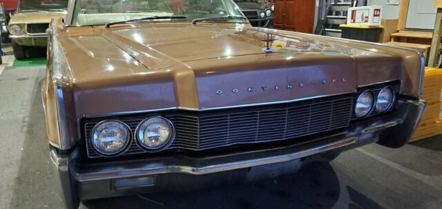 Lincoln Continental 1967 image number 5