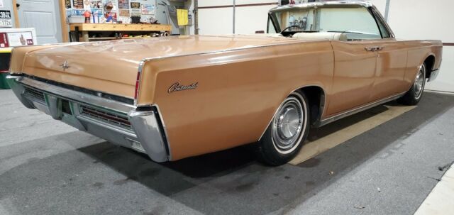 Lincoln Continental 1967 image number 9