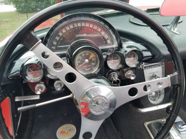 Chevrolet Corvette 1962 image number 22