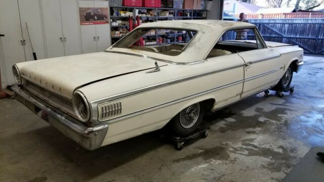 Ford Galaxie 1963 image number 1