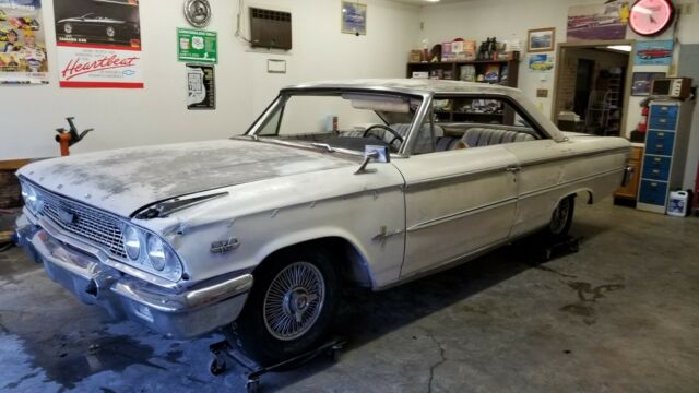 Ford Galaxie 1963 image number 16