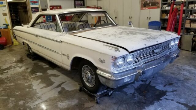Ford Galaxie 1963 image number 18