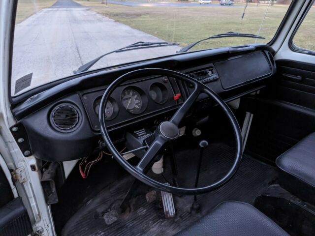 Volkswagen Bus/Vanagon 1971 image number 16