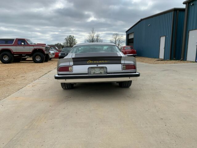 Chevrolet Camaro 1977 image number 23