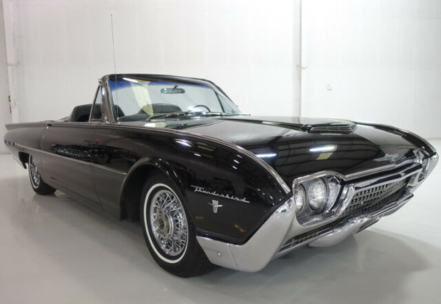Ford Thunderbird 1962 image number 2