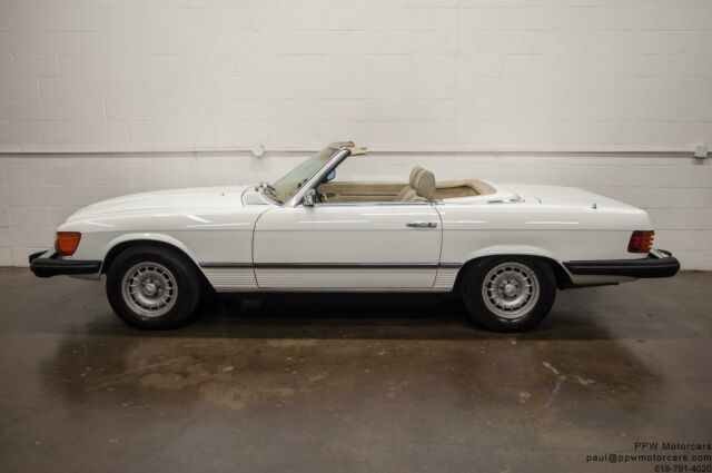 Mercedes-Benz SL-Class 1975 image number 0
