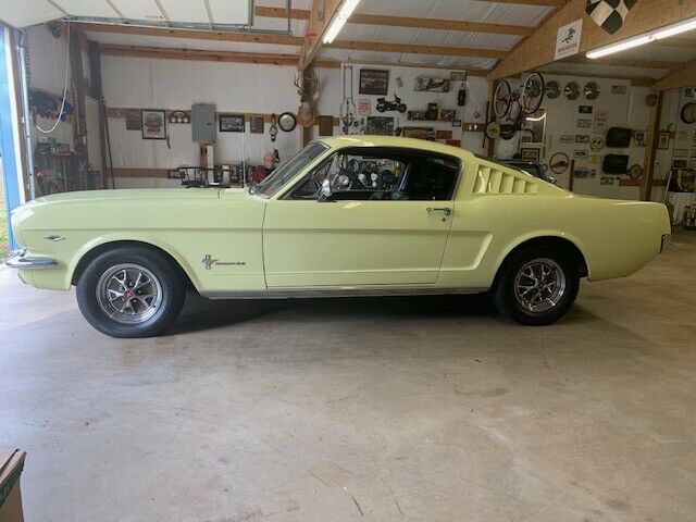 Ford Mustang 1965 image number 26