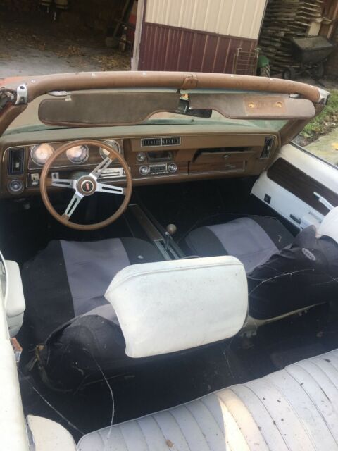 Oldsmobile Cutlass 1972 image number 25