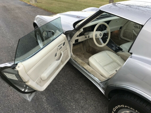 Chevrolet Corvette 1978 image number 32