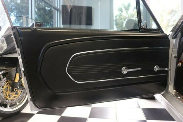 Ford Mustang 1967 image number 24