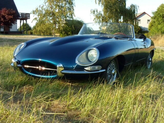 Jaguar E-Type 1966 image number 0