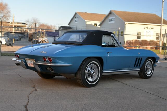 Chevrolet Corvette 1965 image number 11