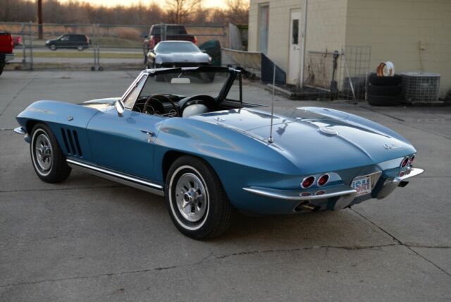 Chevrolet Corvette 1965 image number 16