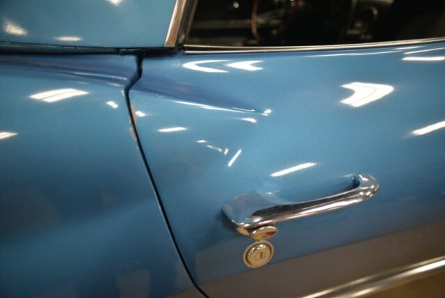 Chevrolet Corvette 1965 image number 20