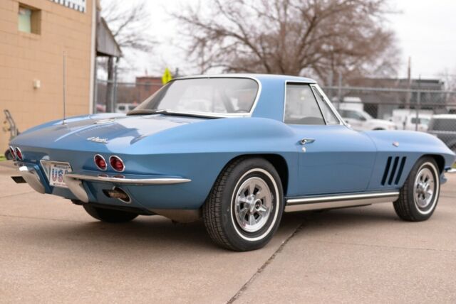 Chevrolet Corvette 1965 image number 30