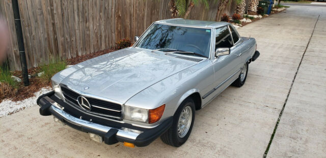 Mercedes-Benz SL-Class 1979 image number 0