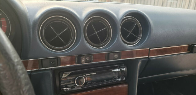 Mercedes-Benz SL-Class 1979 image number 15