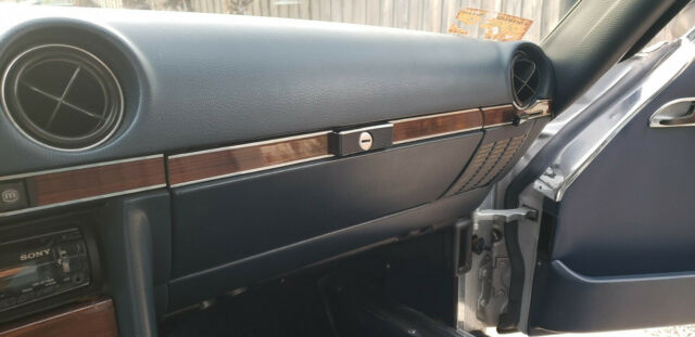 Mercedes-Benz SL-Class 1979 image number 17