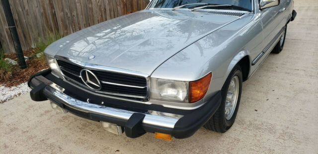 Mercedes-Benz SL-Class 1979 image number 23