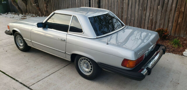 Mercedes-Benz SL-Class 1979 image number 29