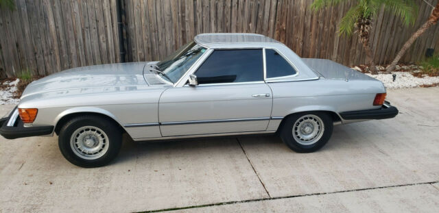 Mercedes-Benz SL-Class 1979 image number 4