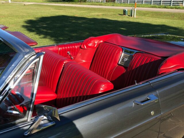 Ford Galaxie 1965 image number 1