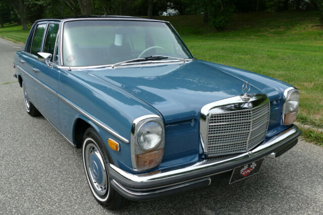 Mercedes-Benz 200-Series 1970 image number 25