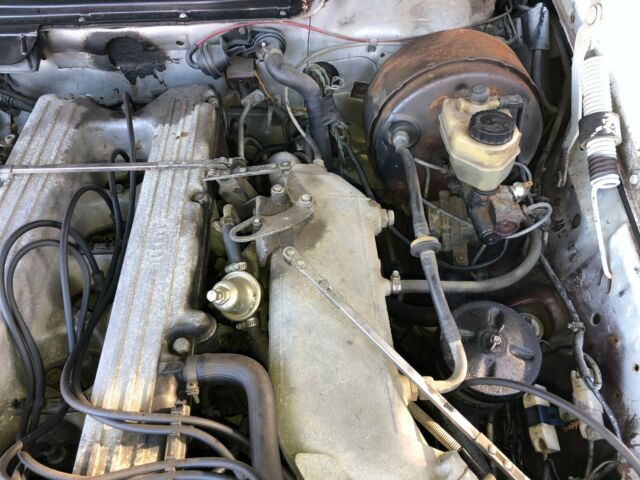 Mercedes-Benz 200-Series 1975 image number 19