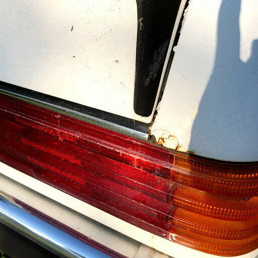 Mercedes-Benz 200-Series 1975 image number 31