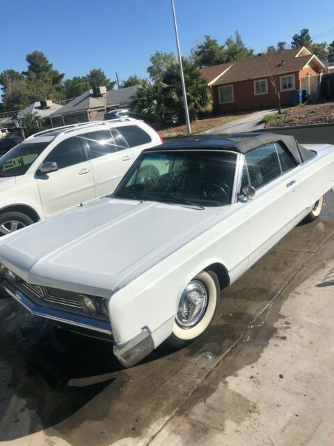 Chrysler Newport 1967 image number 0