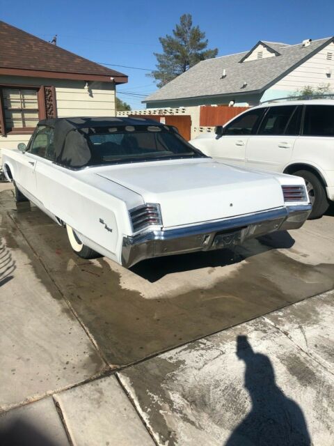 Chrysler Newport 1967 image number 2