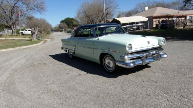 Ford Victoria 1953 image number 25