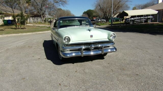 Ford Victoria 1953 image number 26