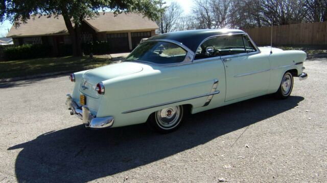 Ford Victoria 1953 image number 33