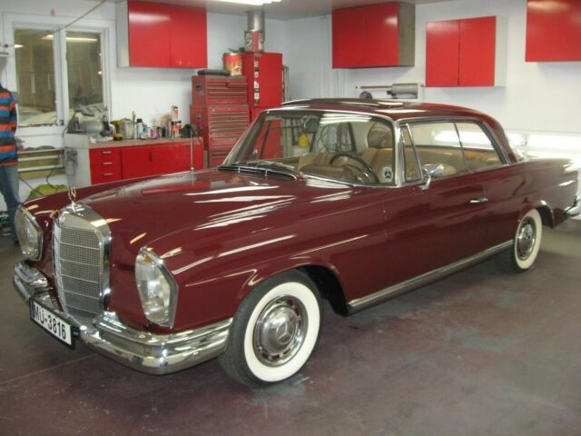 Mercedes-Benz 220 SEb coupe 1961 image number 0
