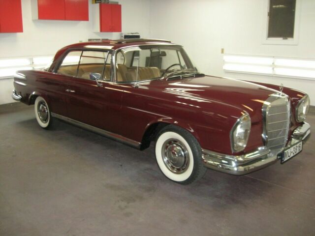 Mercedes-Benz 220 SEb coupe 1961 image number 23