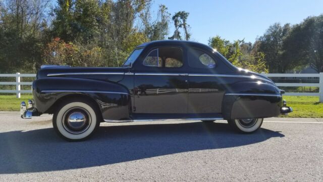 Ford Super Deluxe Business Coupe 1948 image number 19