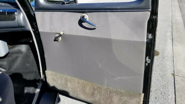 Ford Super Deluxe Business Coupe 1948 image number 32