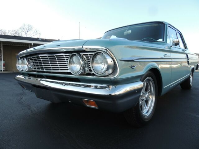 Ford Fairlane 1964 image number 11