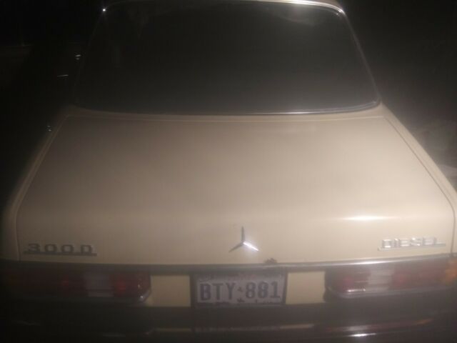 Mercedes-Benz 300-Series 1978 image number 27